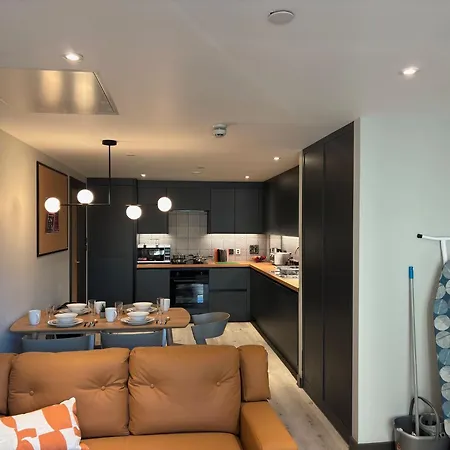 Port On The Square Five Bedroom Flat Apartment