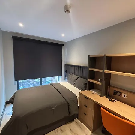 דירה Port On The Square Five Bedroom Flat בריסטול